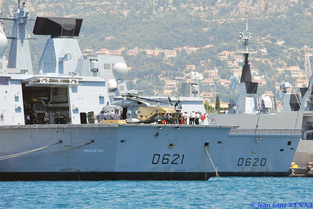 Appontage d’un NH90 sur le Chevalier-Paul