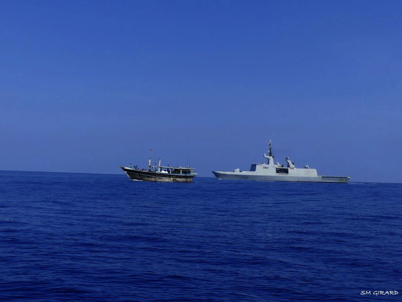 La frégate La Fayette au contact d’un boutre suspecté de se livrer au trafic de stupéfiants